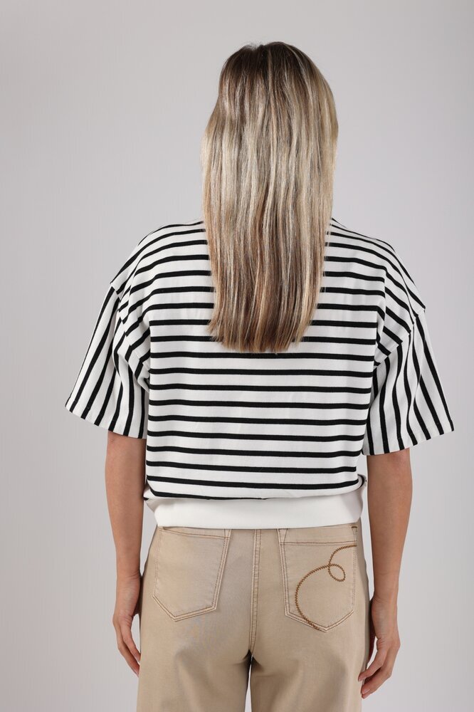 Ecru sweater met blauwe strepen Lotte Nukus