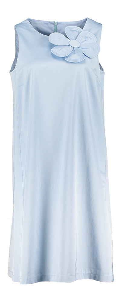 Robe bleu clair sans manches avec broche Famo Senso