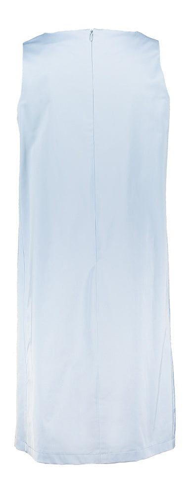 Robe bleu clair sans manches avec broche Famo Senso