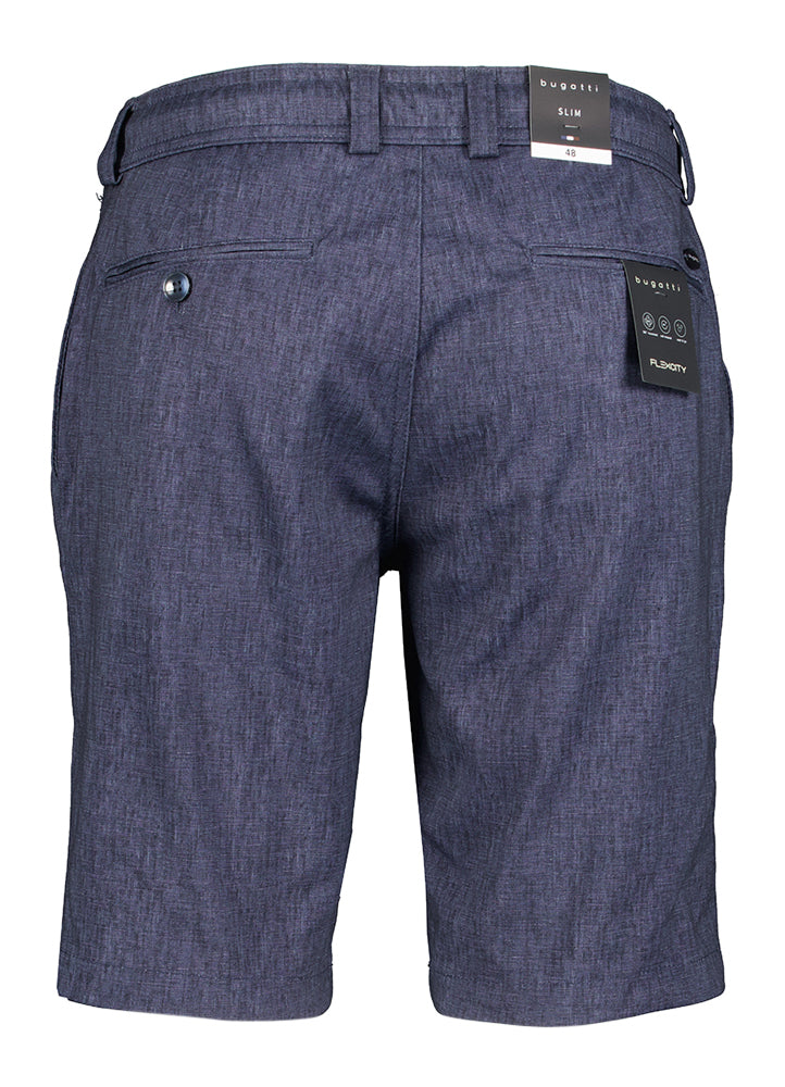 Un short bleu foncé dans un jean, style Bugatti