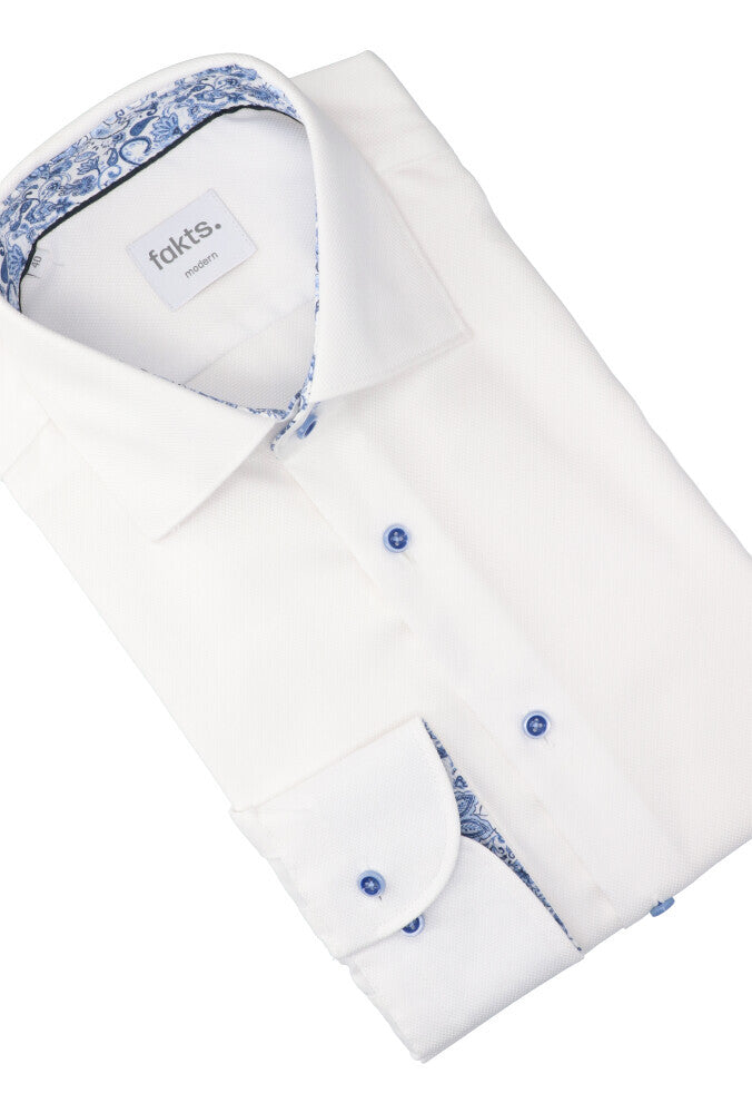 Wit katoenen hemd (regular fit) met lange mouwen en lichtblauwe knopen Fakts