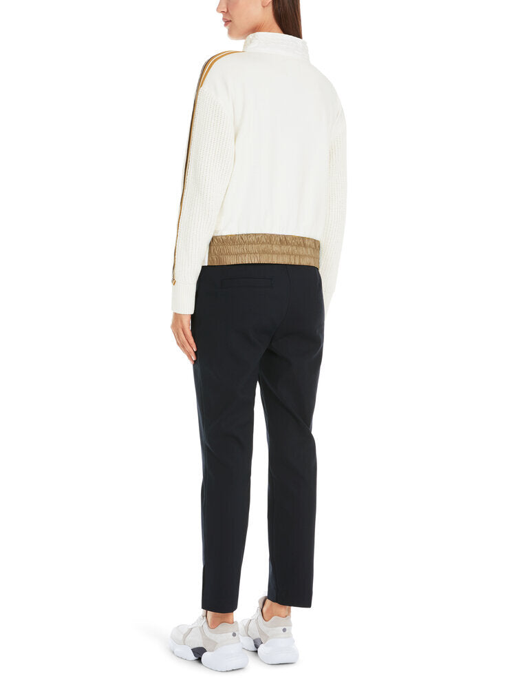 Pull blanc en maille avec élastique en bas et col spécial Marccain
