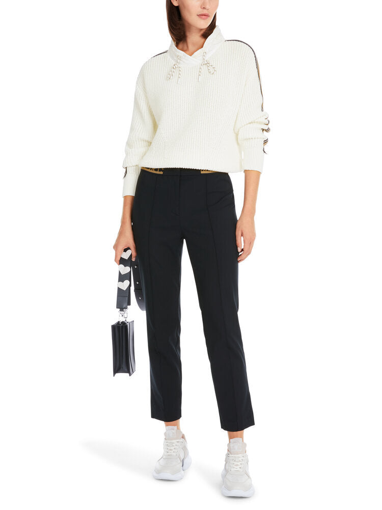 Pull blanc en maille avec élastique en bas et col spécial Marccain