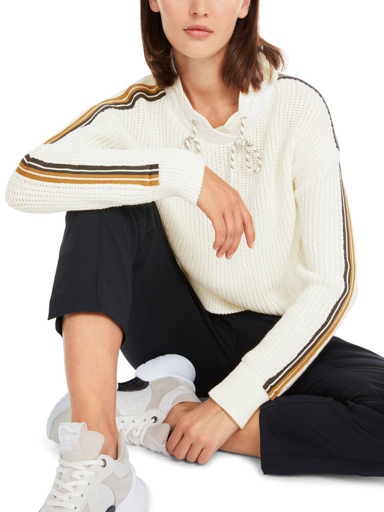 Pull blanc en maille avec élastique en bas et col spécial Marccain