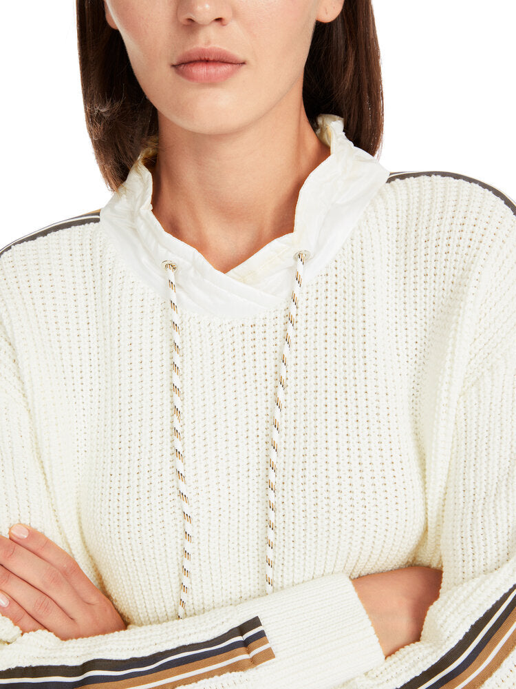 Pull blanc en maille avec élastique en bas et col spécial Marccain