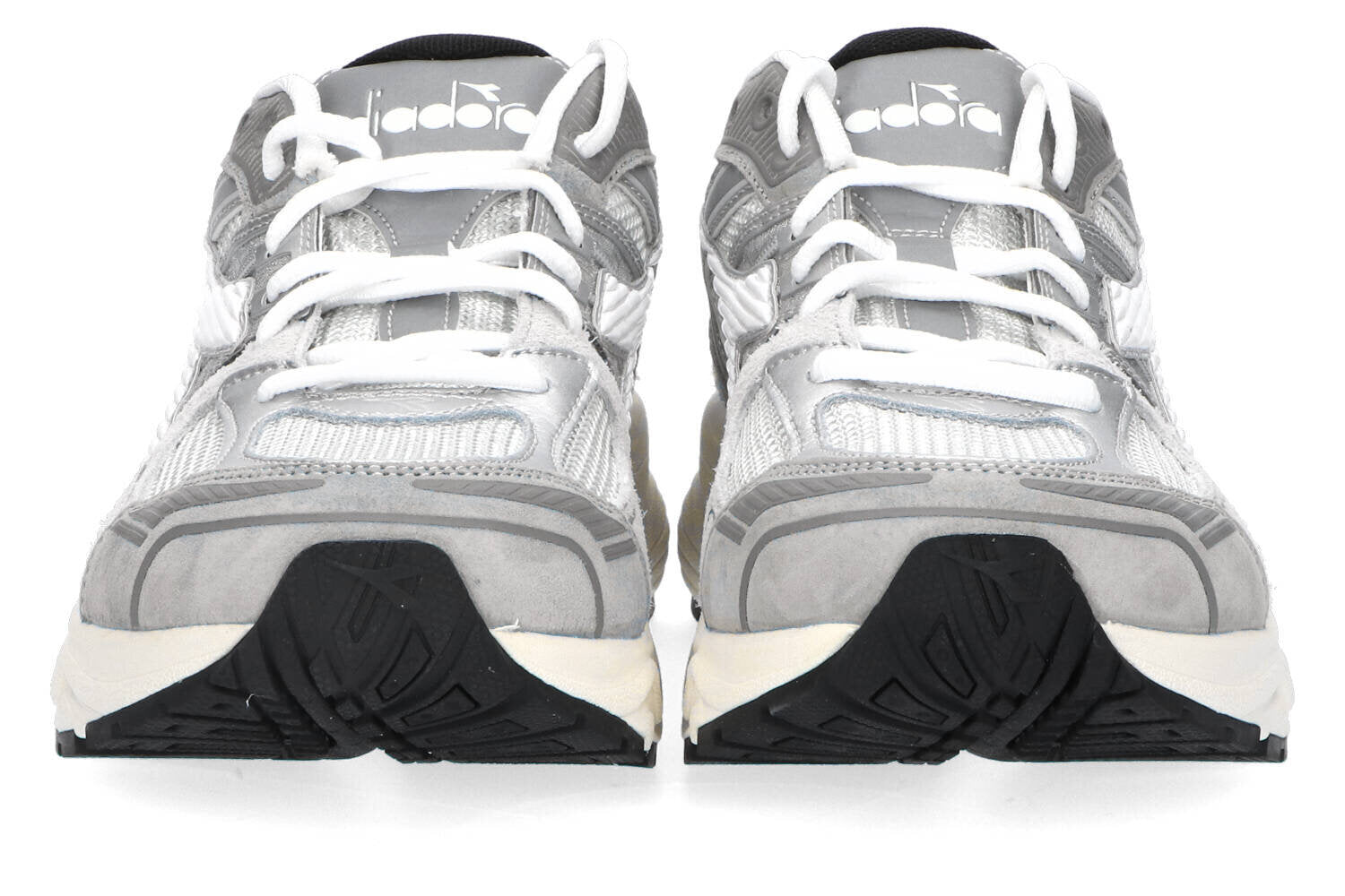 Baskets basses Alaska grises Mythos Star Diadora