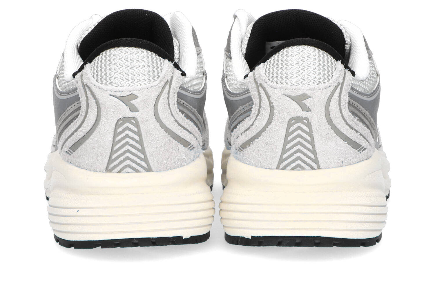 Baskets basses Alaska grises Mythos Star Diadora