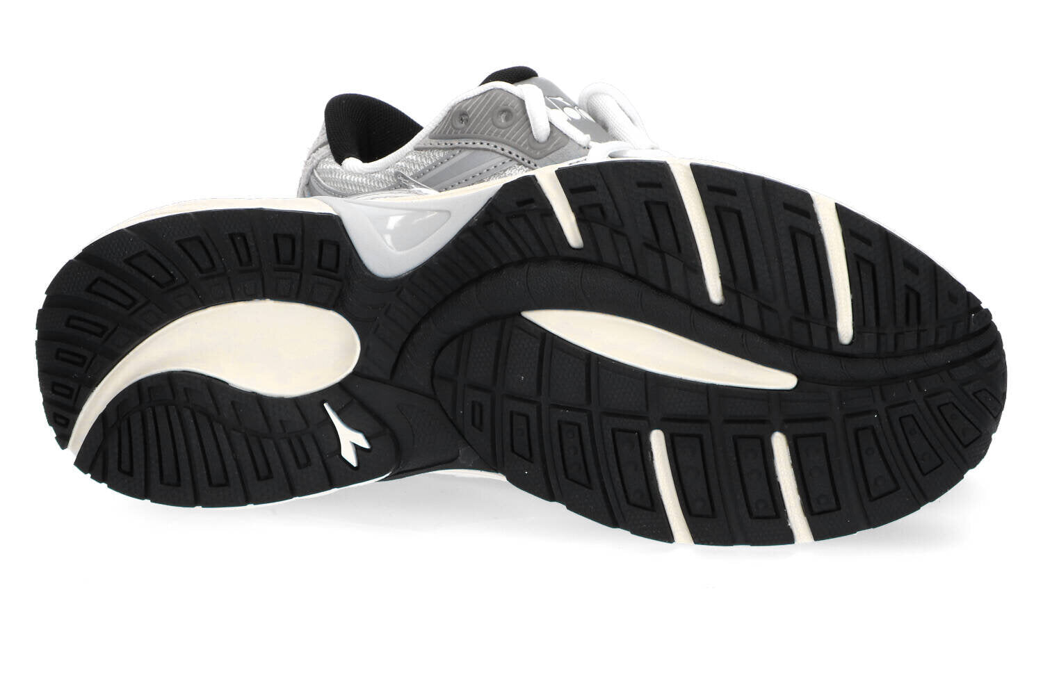 Baskets basses Alaska grises Mythos Star Diadora