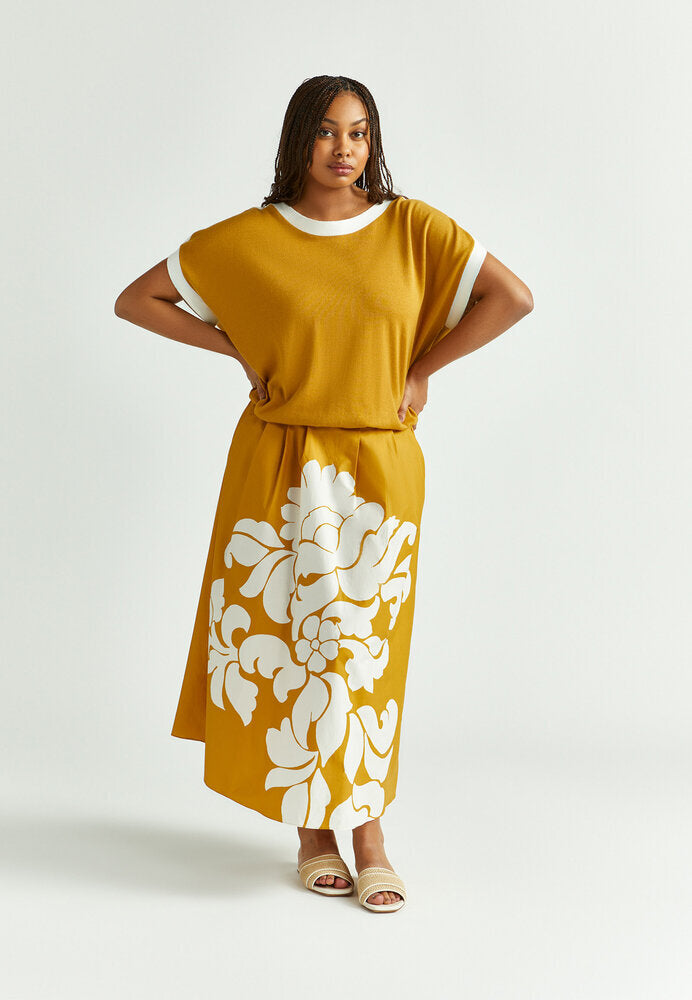 Jupe plissée jaune ocre à imprimé floral blanc Rila Xandres