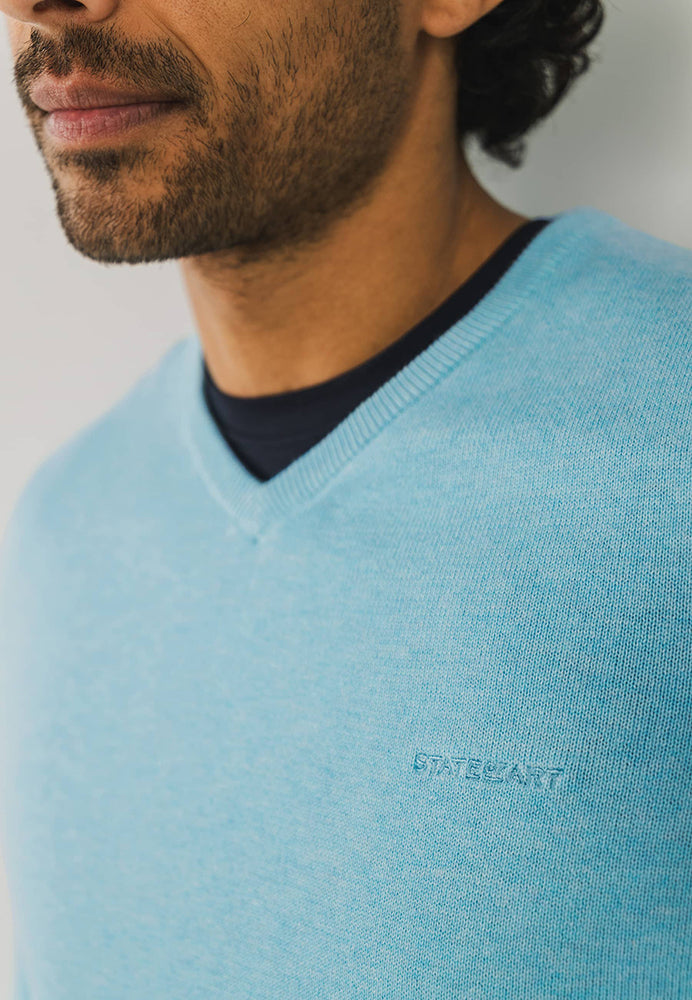 Pull bleu azur à la pointe de la technologie