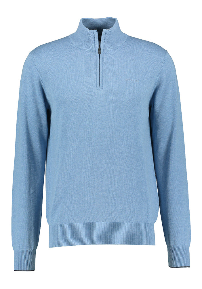 Pull bleu clair à fermeture éclair et col montant, style moderne.