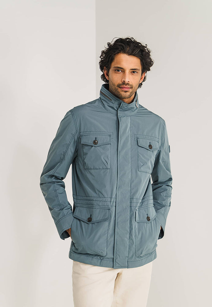 Manteau bleu à poches, à la pointe de la technologie