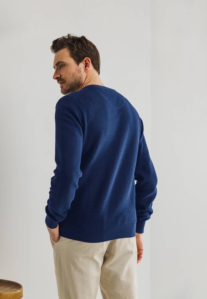 Pull bleu foncé à col rond, état de l'art