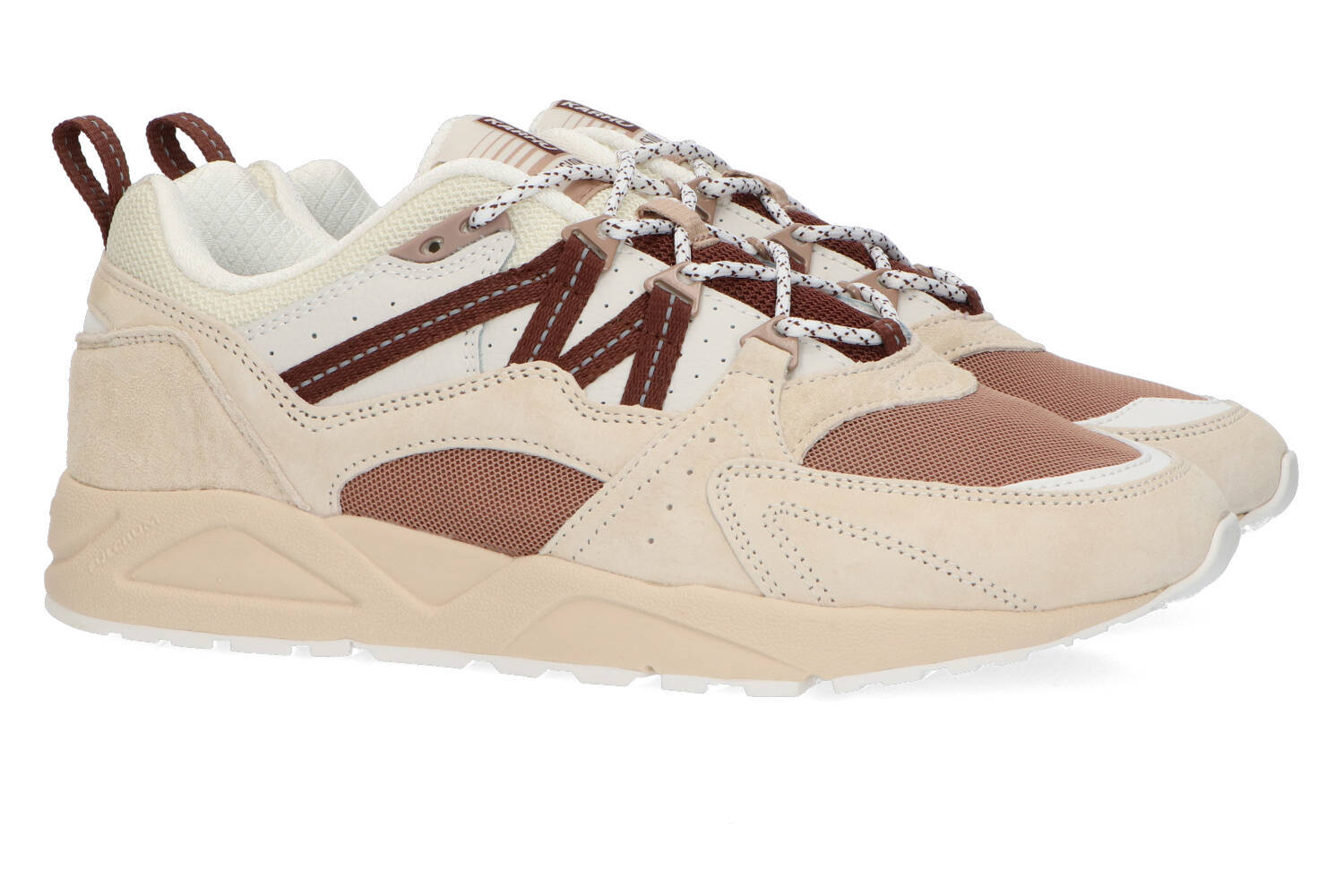 Baskets basses Karhu couleur tourterelle/cappuccino