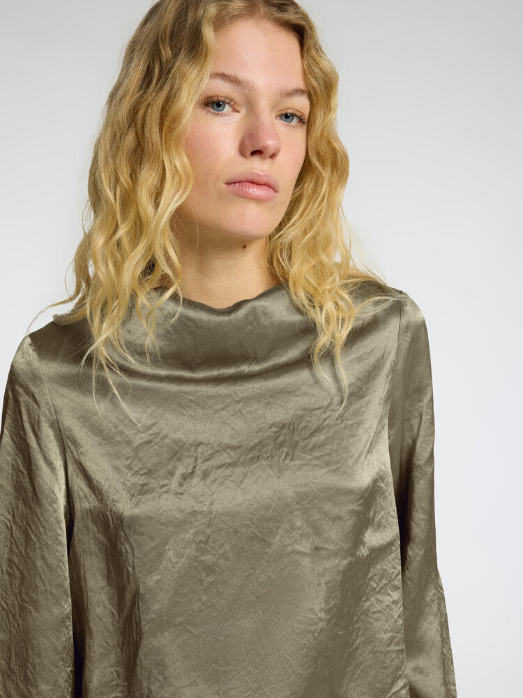 Chemisier vert brillant en tissu froissé Sélectionné