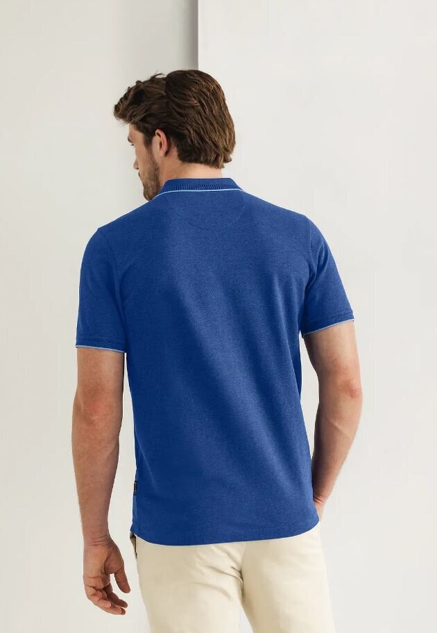 Polo bleu foncé à col, à la pointe de la technologie