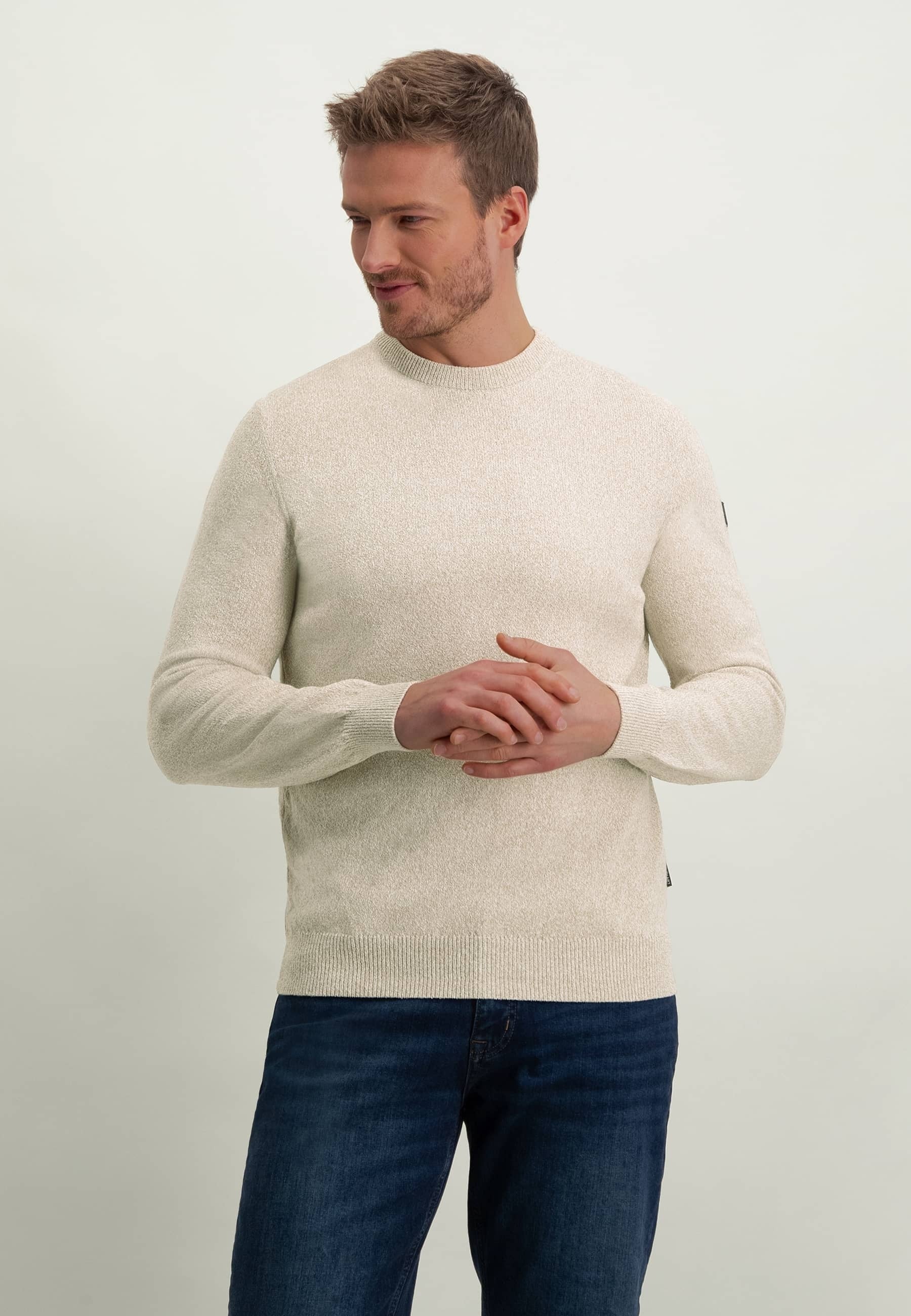 Pull beige à col rond et logo de la marque sur la manche State Of Art