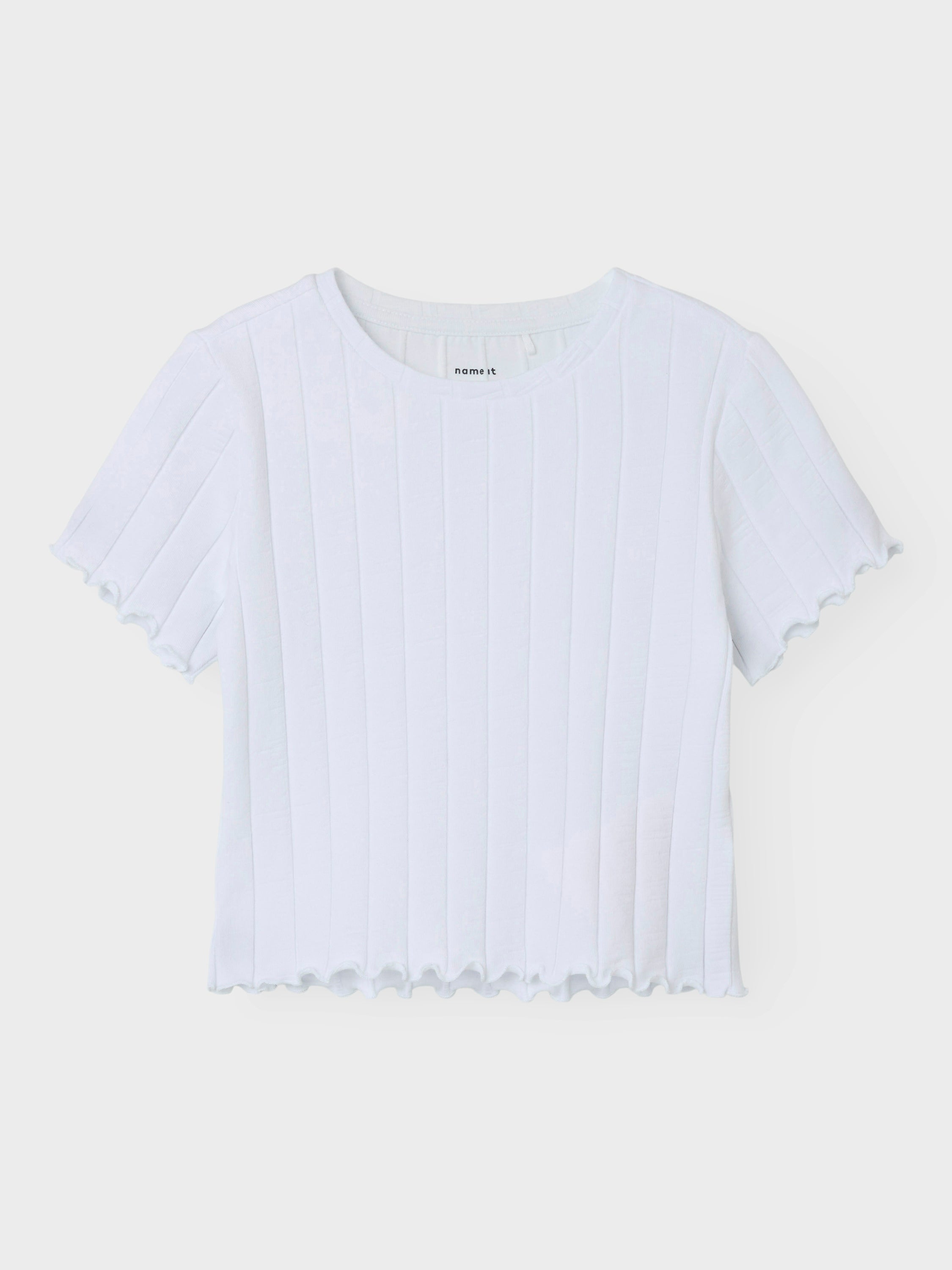 T-shirt à rayures blanches. Nommez-le.