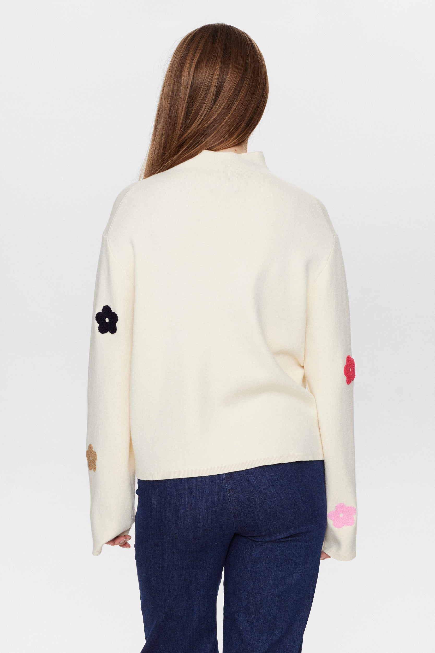 Ecru trui met bloemen Flow Numph