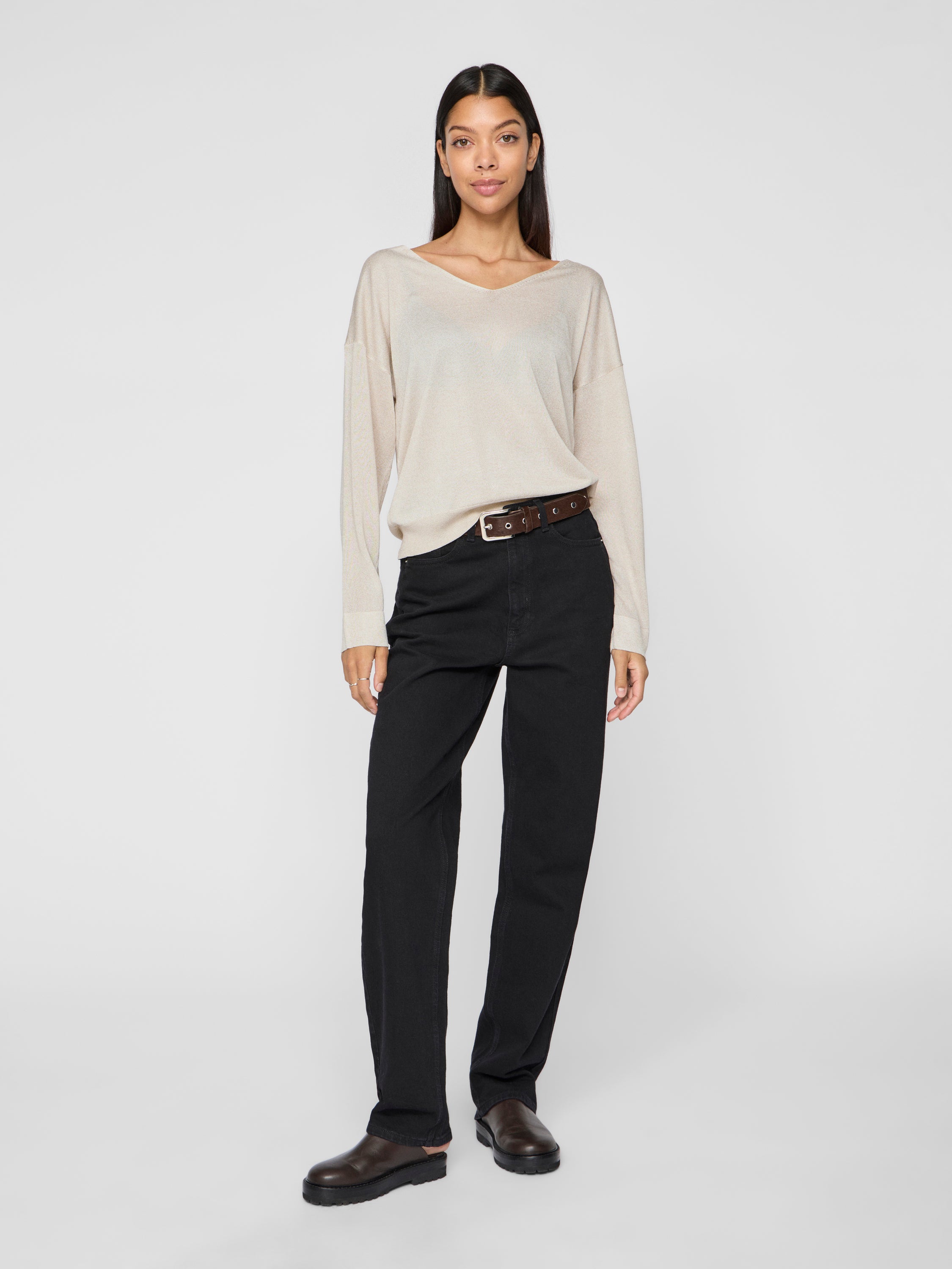 Pull beige clair à col en V Vinovy ​​Villa