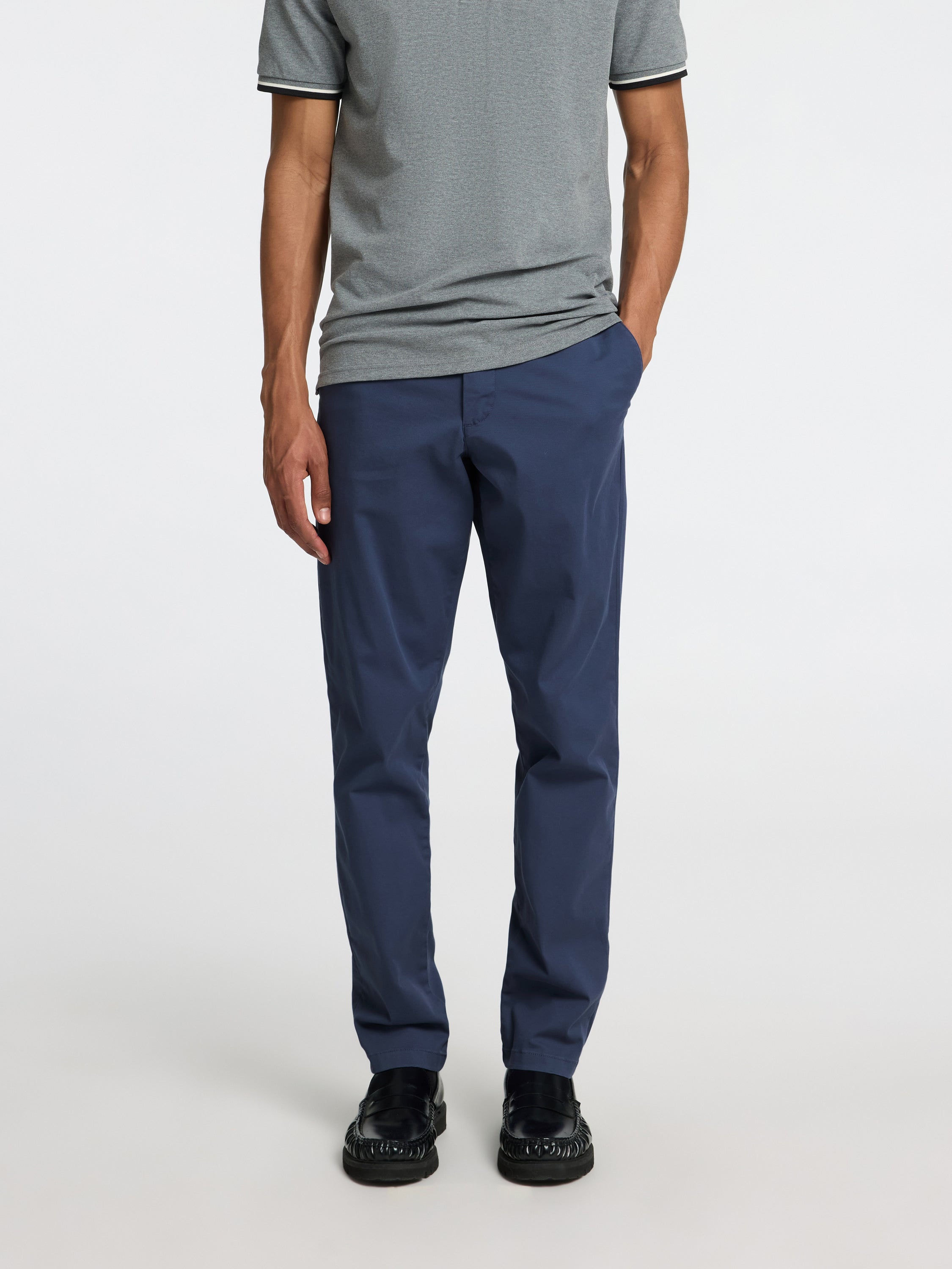 Chino slim bleu océan sélectionné