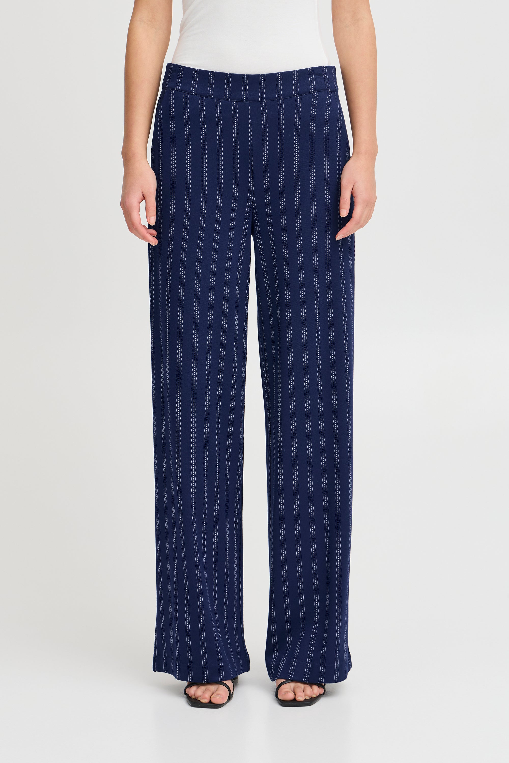 Donkerblauwe soepelvallande broek met witte streep Ruti Wide Pants Ichi