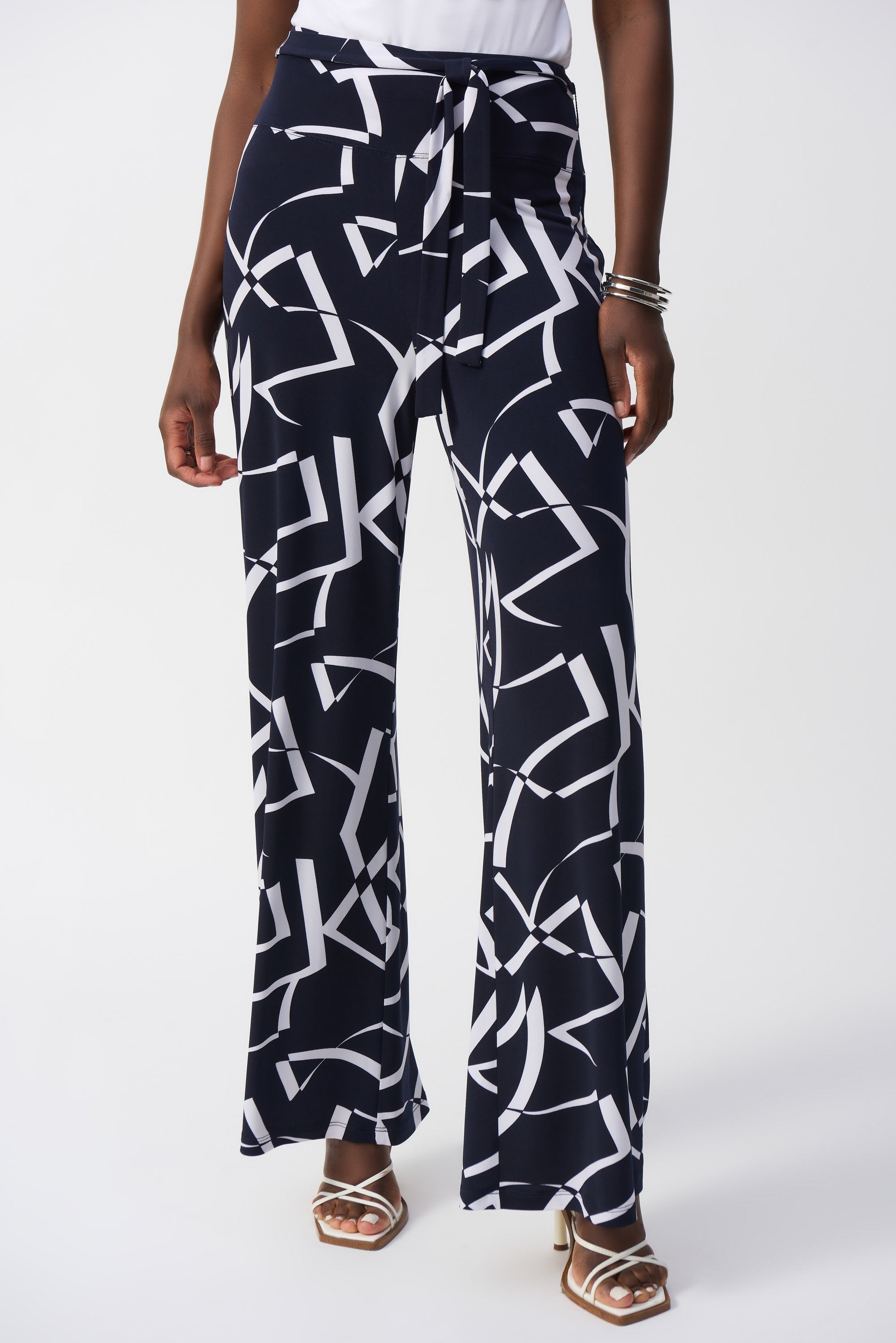 Donkerblauwe soepelvallende broek met witte print Joseph Ribkoff