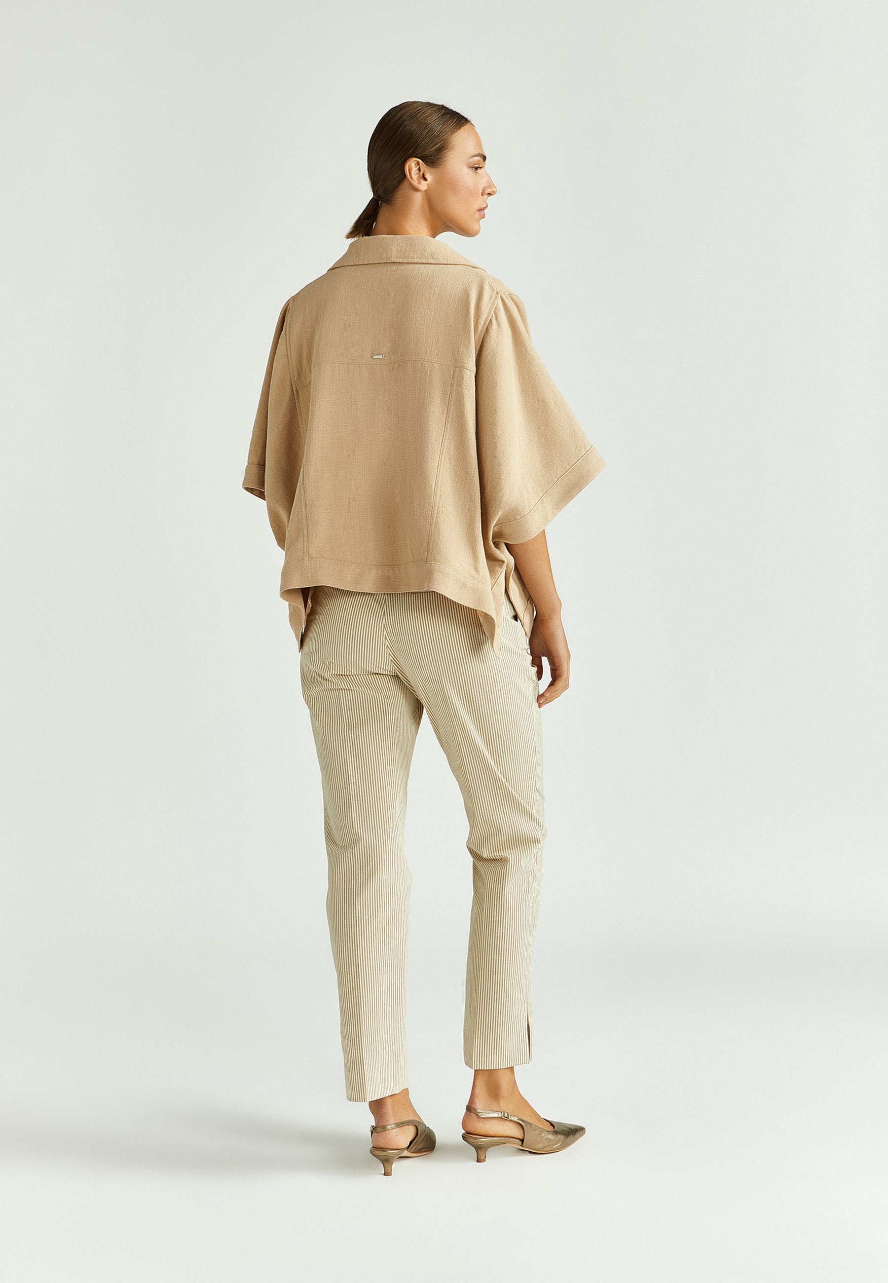 Beige vest met knoopsluiting Beria Xandres