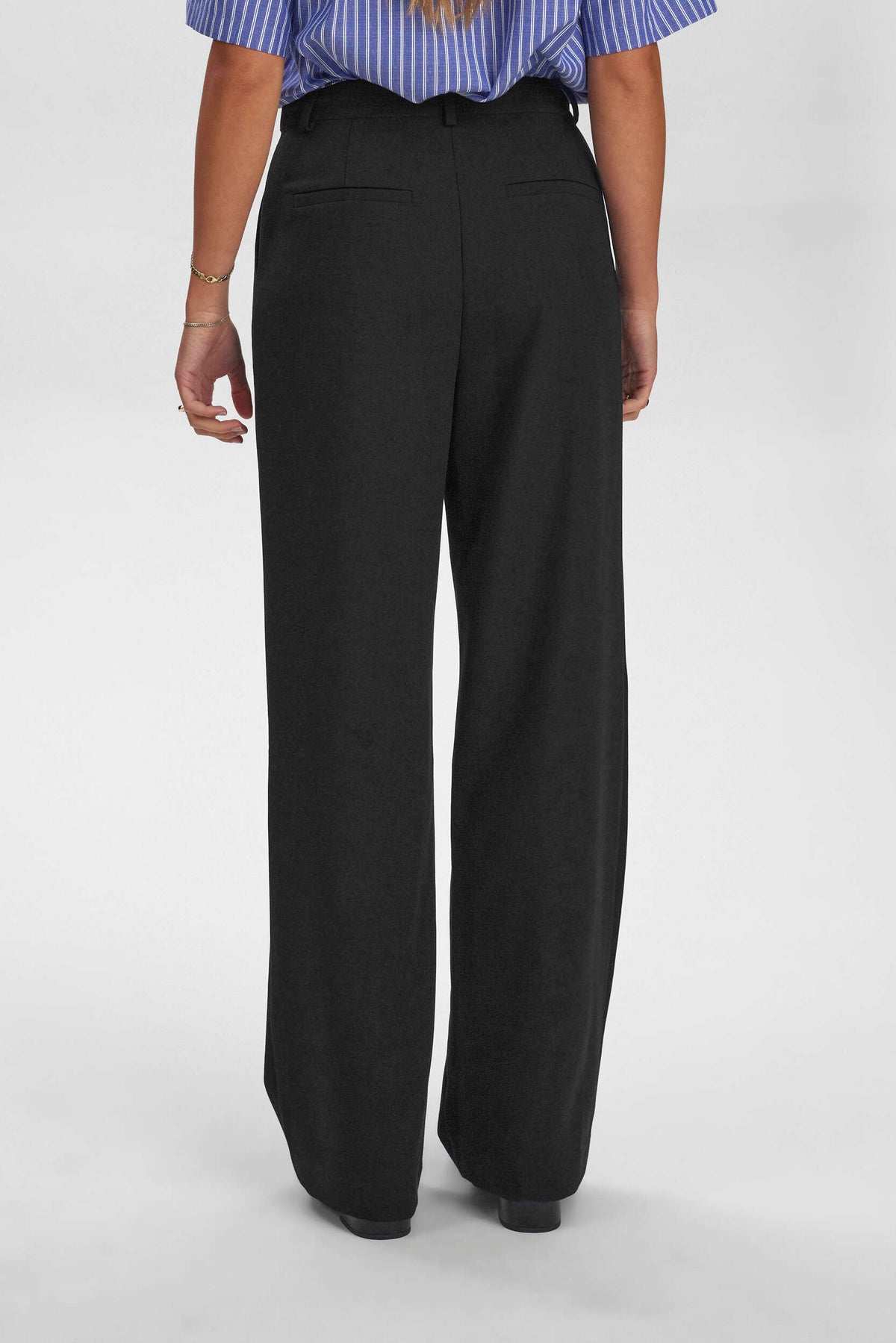 Zwarte wijde broek met bandplooi Mathy Numph