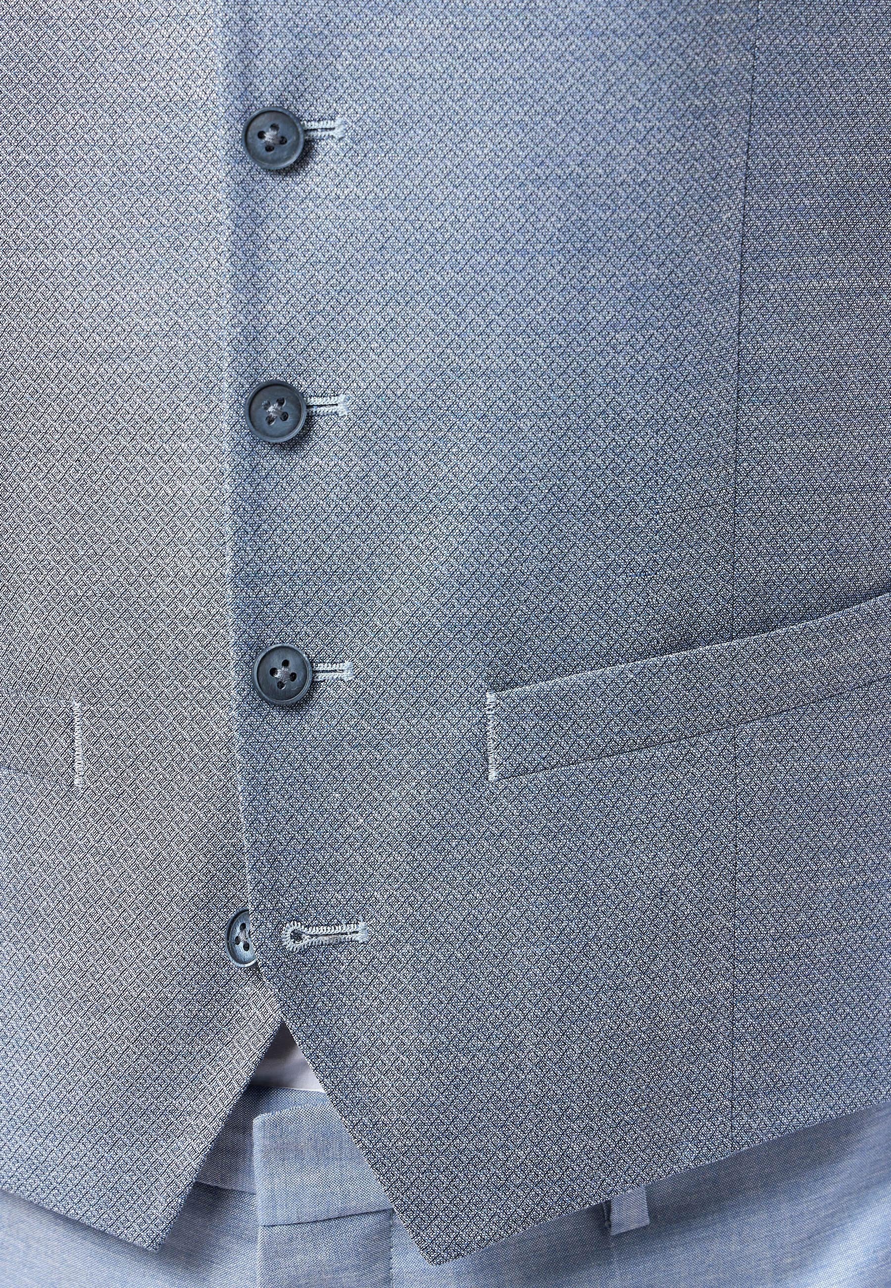 Roy Robson en gilet bleu