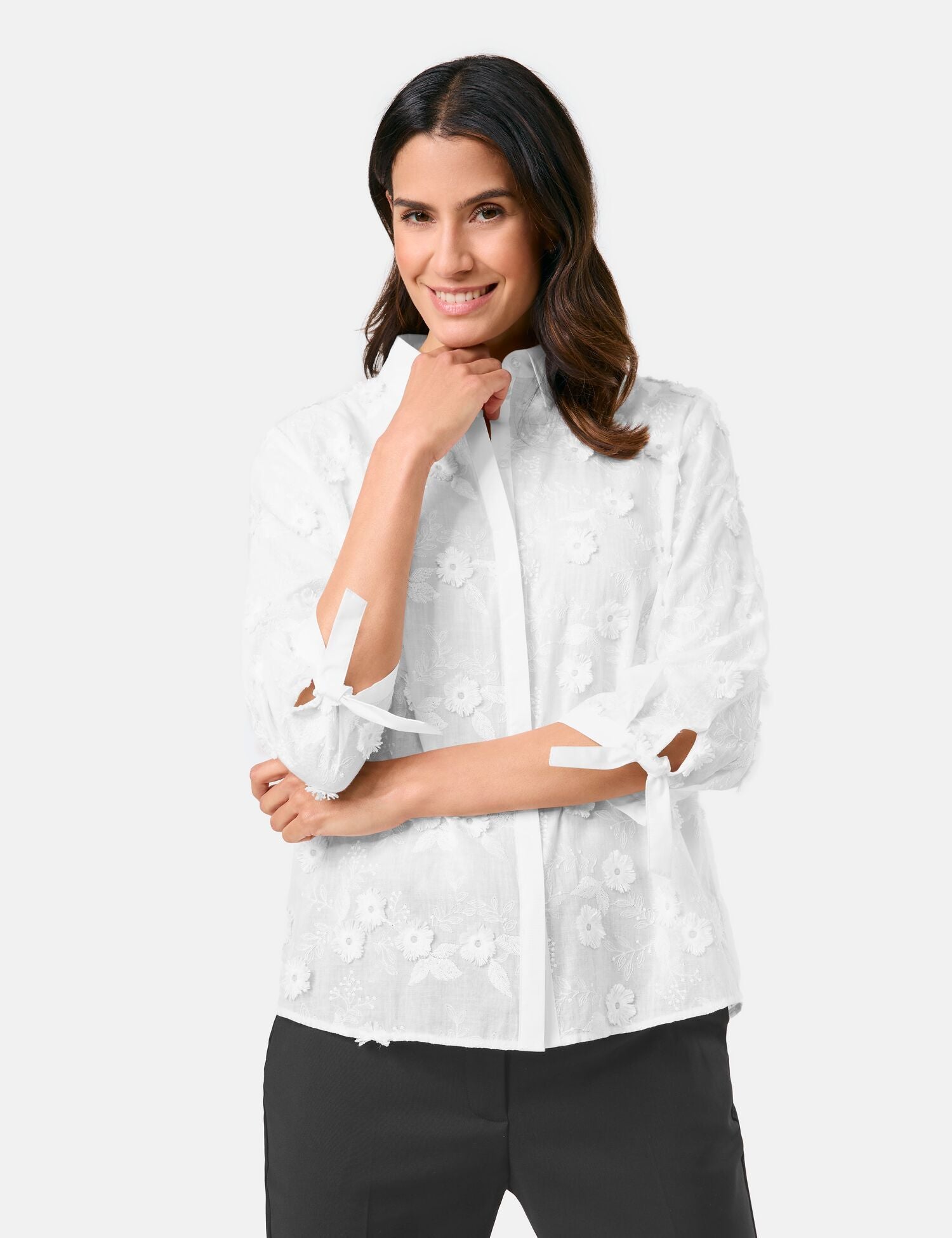 Witte bloes met geborduurde bloemendetails Gerry Weber