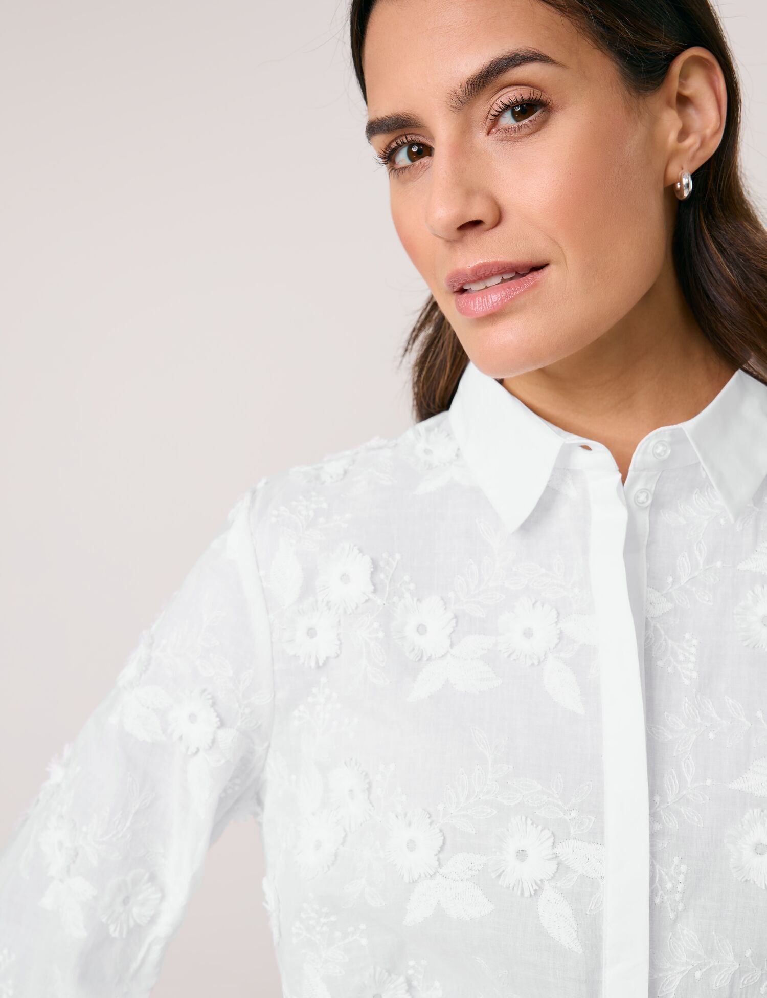 Witte bloes met geborduurde bloemendetails Gerry Weber
