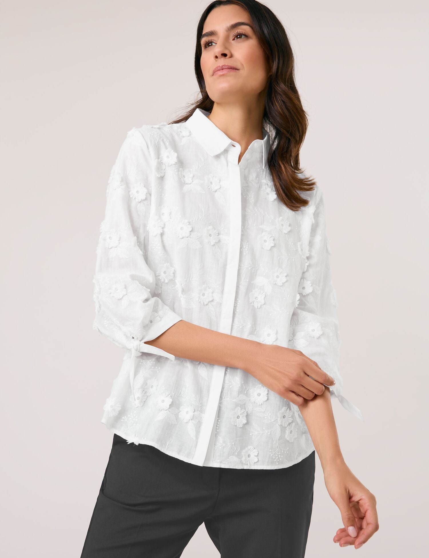 Witte bloes met geborduurde bloemendetails Gerry Weber
