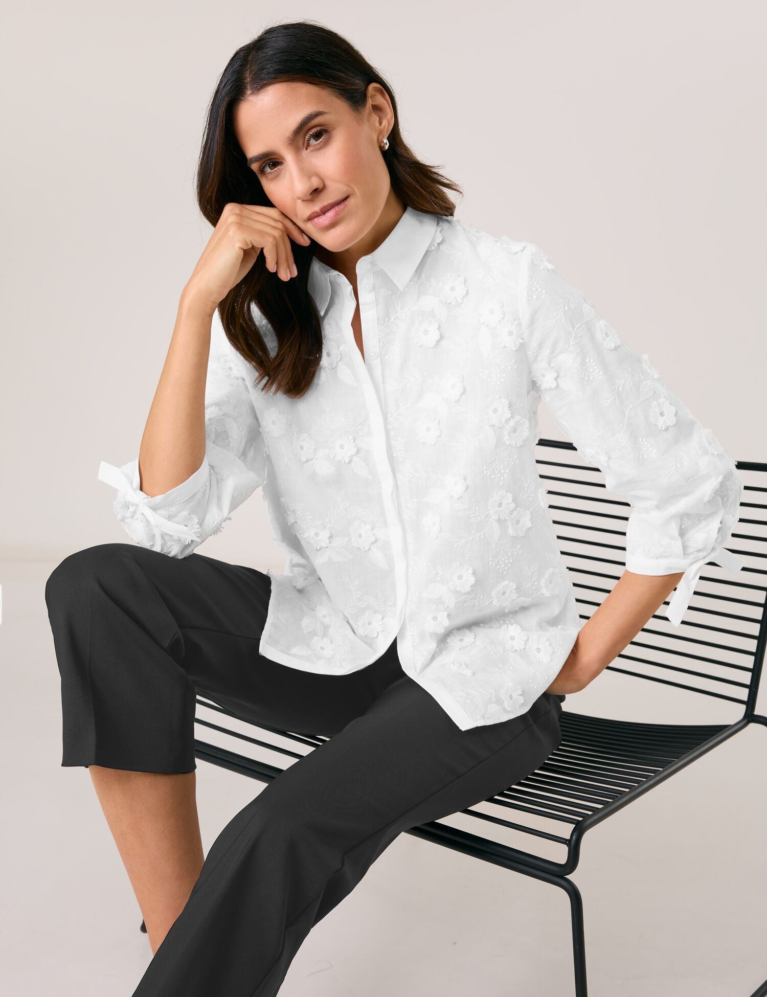 Witte bloes met geborduurde bloemendetails Gerry Weber