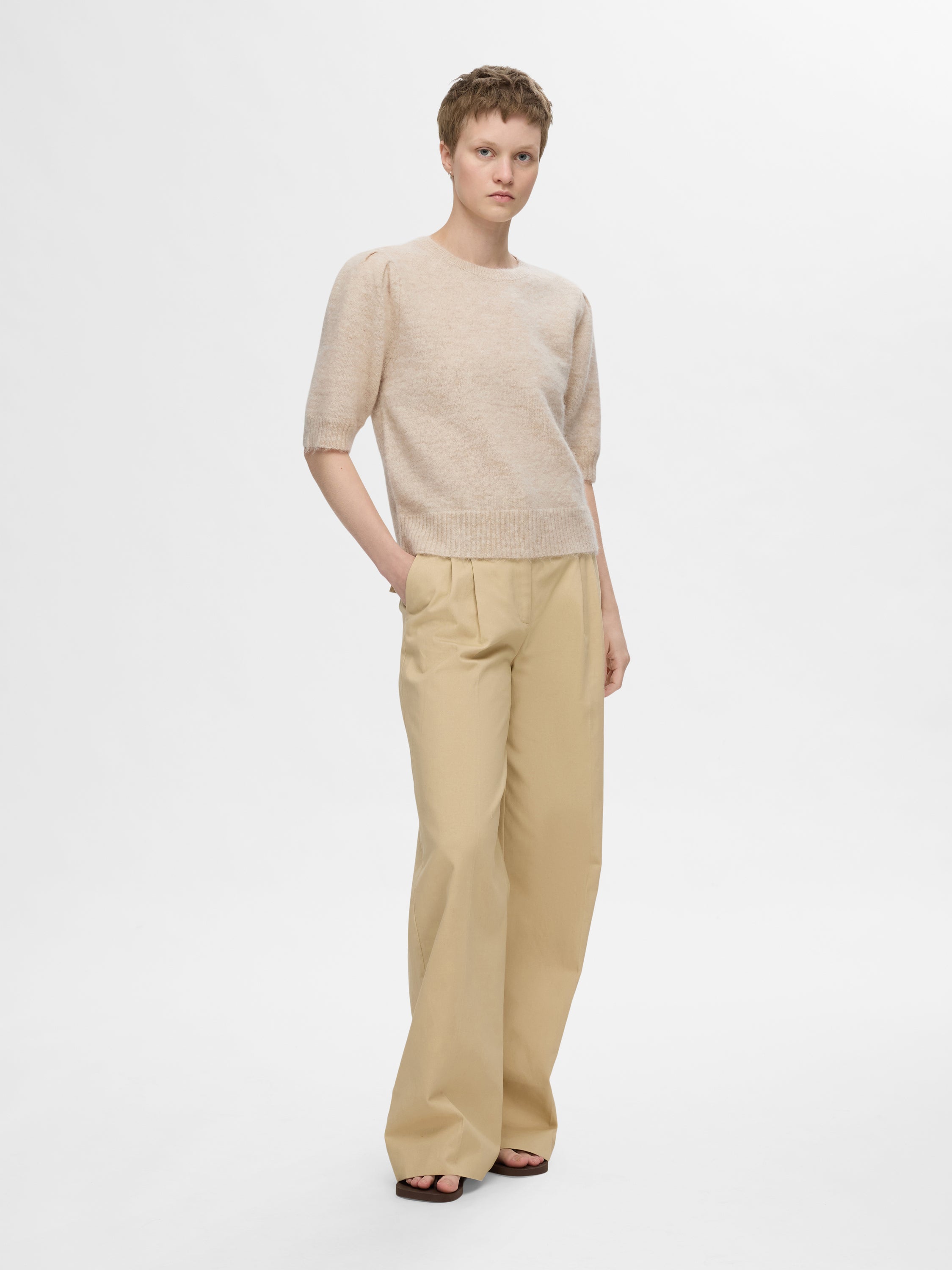 Beige pull met ronde hals en korte mouwen Selected