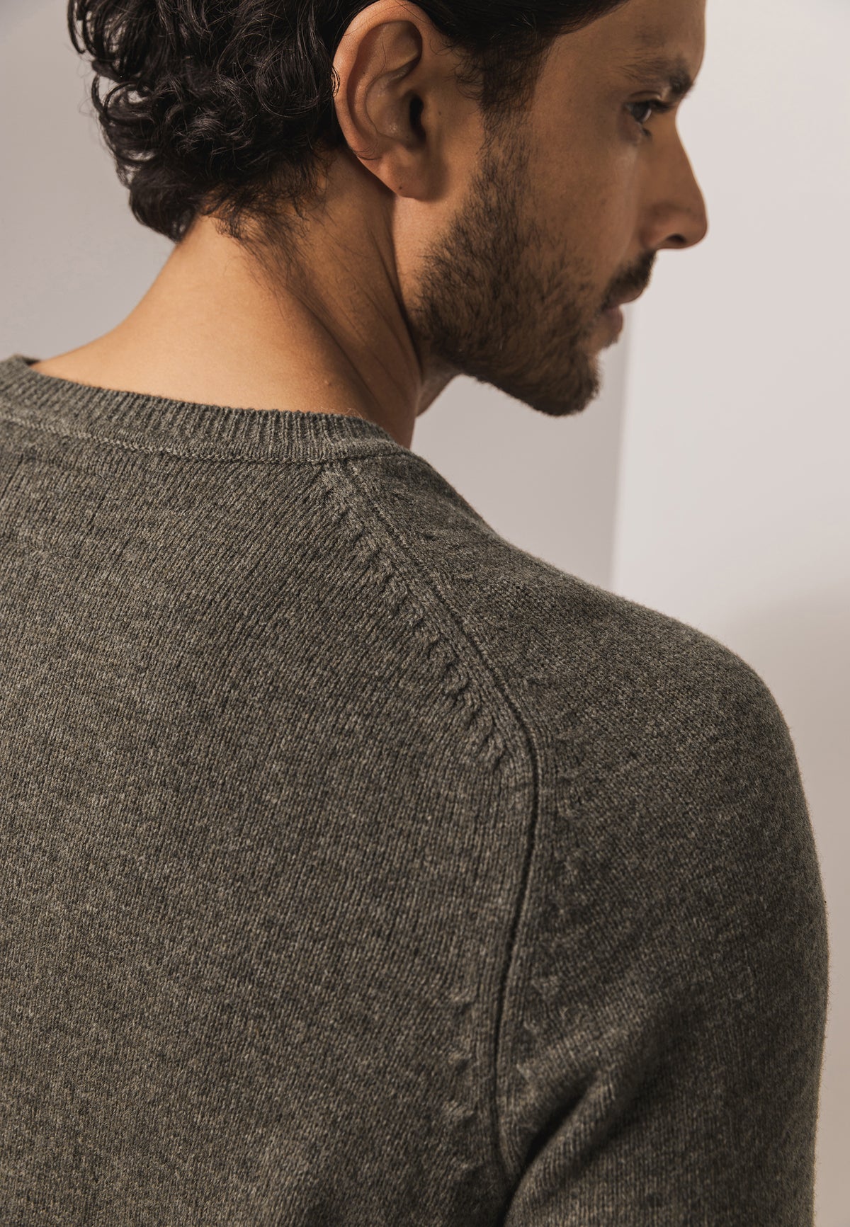 Taupe kleurige wollen turi met ronde hals State Of Art