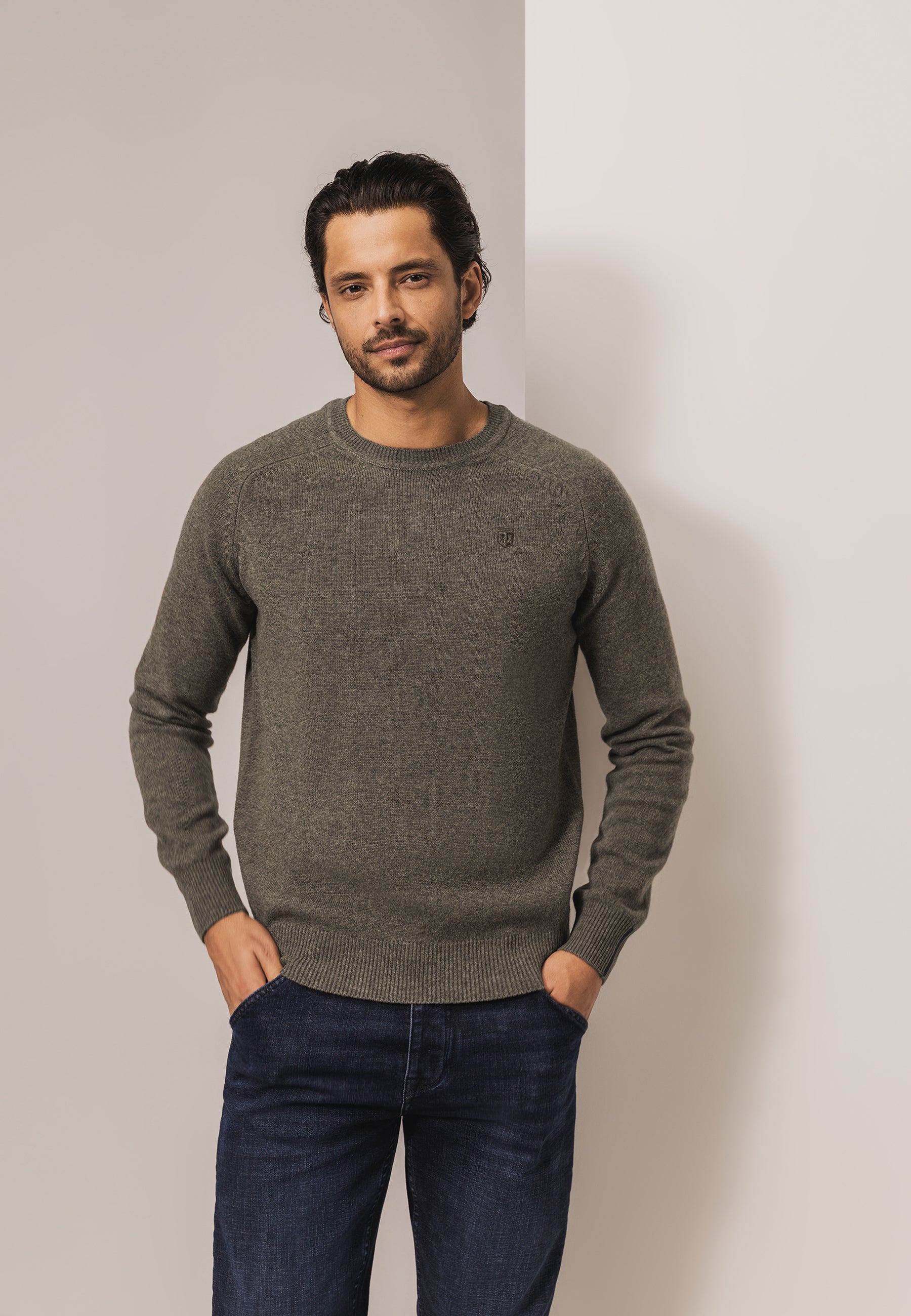 Taupe kleurige wollen turi met ronde hals State Of Art