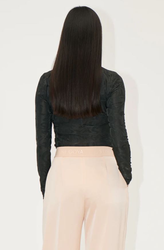 T-shirt noir transparent avec l'inscription Stine Goya